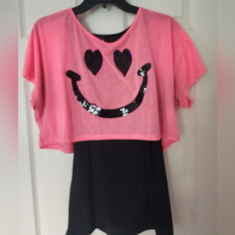 Heart eyes pink top